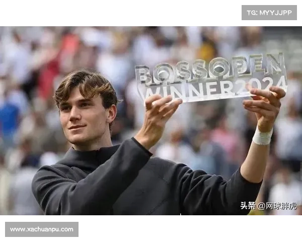 曼联 7 号传奇跨界赋能！德雷珀携红魔战袍剑指温网