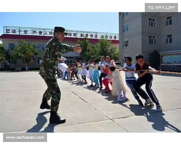 张名扬训练基地开放日百名留守儿童亲身体验综合格斗课程助力成长